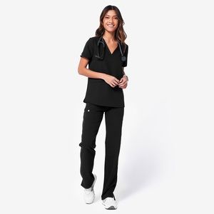 Women’s FIGS Cargo Scrub Pants - Medium